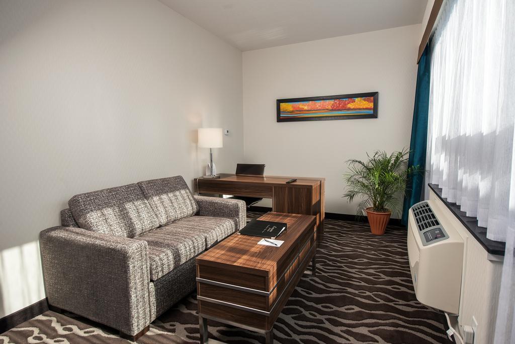 Hotel Encore By Service Grande Prairie